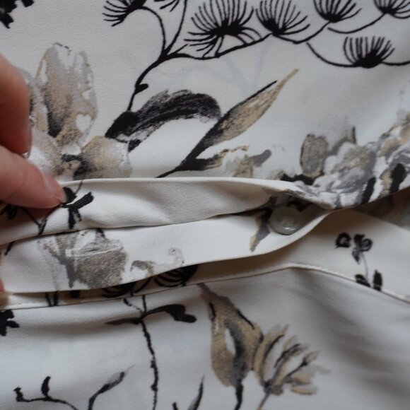 WHBM Floral Blouse || XS - Picture 4 of 6